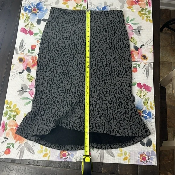 Micheal Kors Skirt Flare Bottom. Size Small - Picture 11 of 11